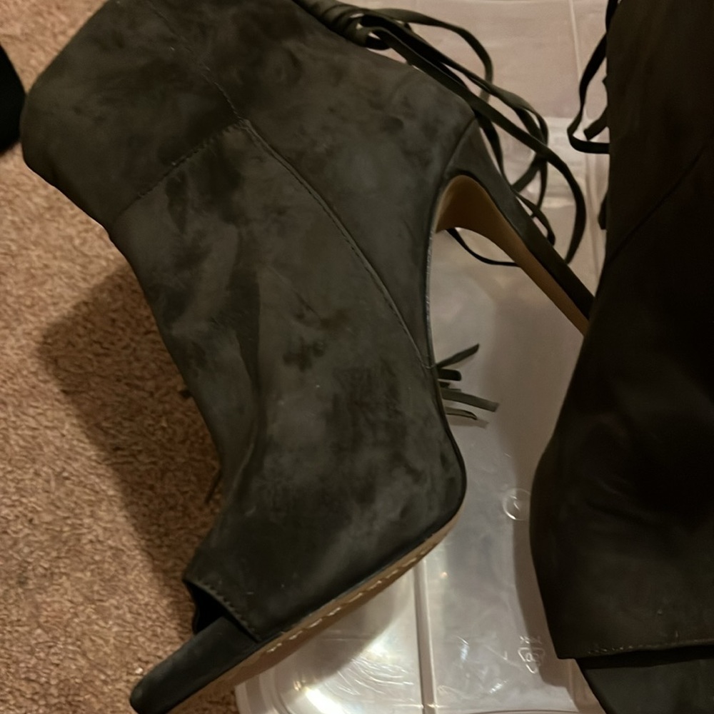 Brand new Vince Camuto open toe shoes/ khaki color